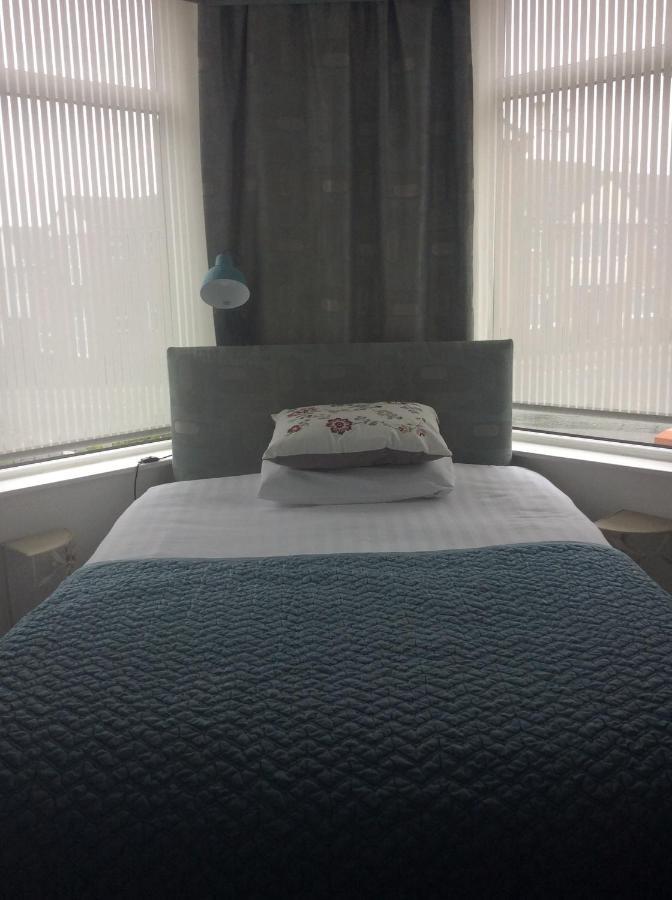 Dunsandles Guesthouse Уолъси Екстериор снимка
