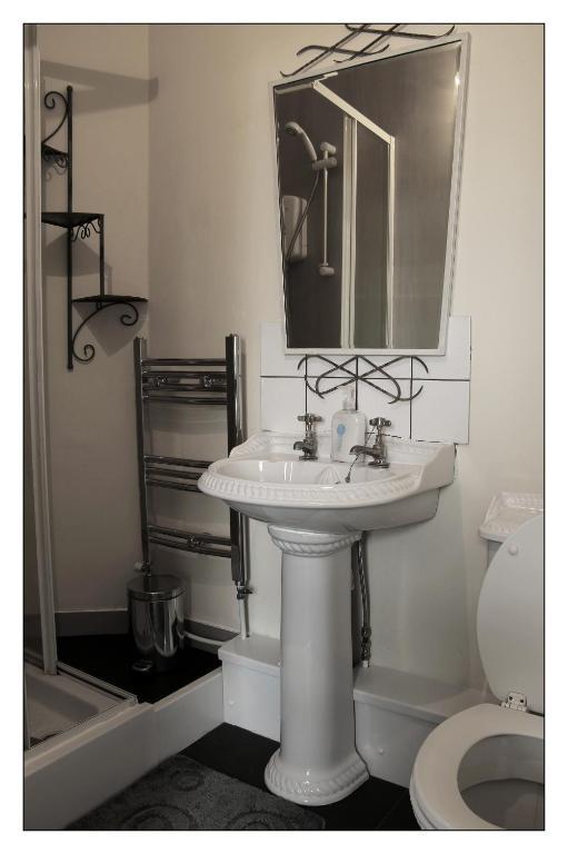 Dunsandles Guesthouse Уолъси Стая снимка