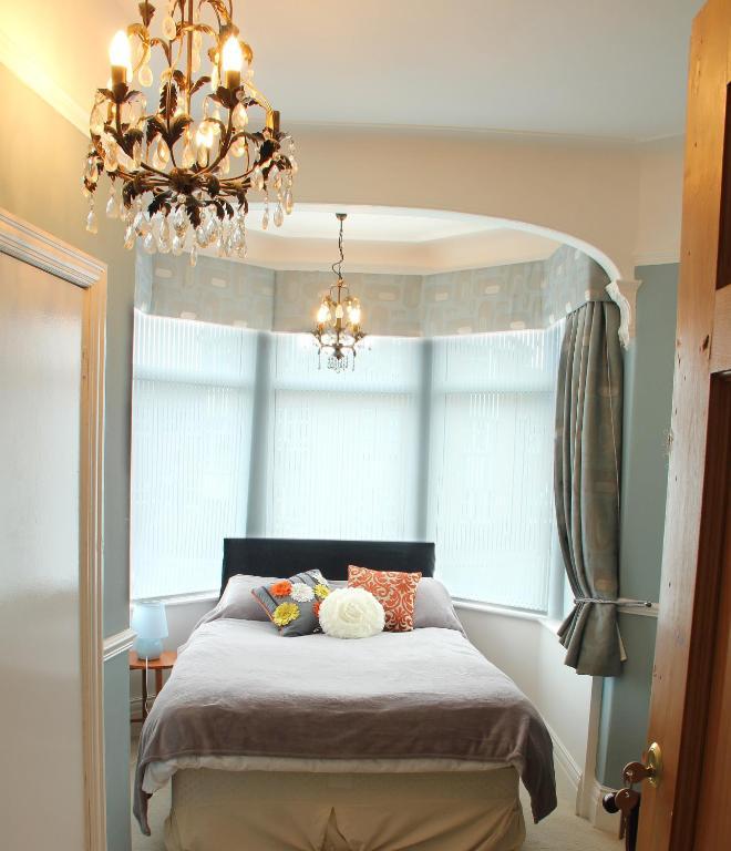 Dunsandles Guesthouse Уолъси Стая снимка