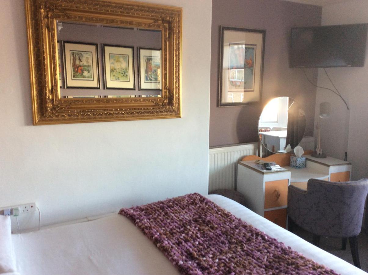 Dunsandles Guesthouse Уолъси Екстериор снимка